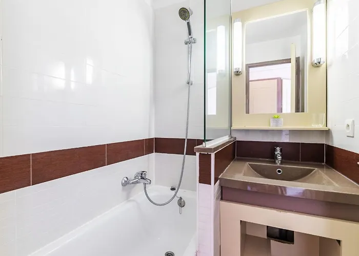 Apartment Le Belvedere - R4 125 By Interhome Saint-Raphaël